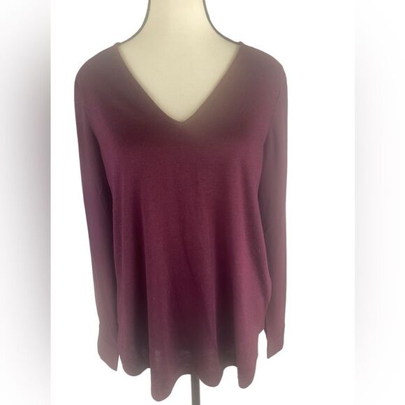 Ann Taylor burgundy v-neck long sleeve top slight high low hem sz M side slits - Picture 1 of 8